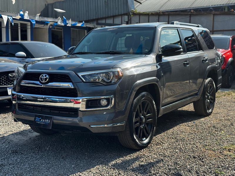TOYOTA 4RUNNER LIMITED EDICIÓN ESPECIAL NIGHTSHADE 4X4 2019 (TOPE DE GAMA)