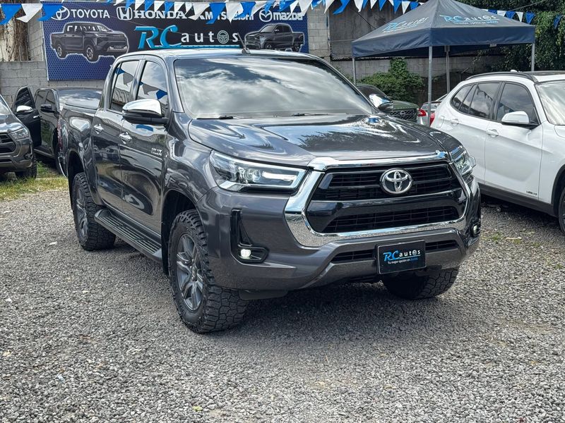 TOYOTA HILUX SRV 2.8 AUTOMATICO MODELO 2023 CON RECORD DE AGENCIA