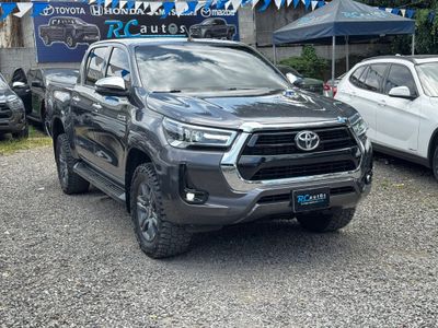 TOYOTA HILUX SRV 2.8 AUTOMATICO MODELO 2023 CON RECORD DE AGENCIA