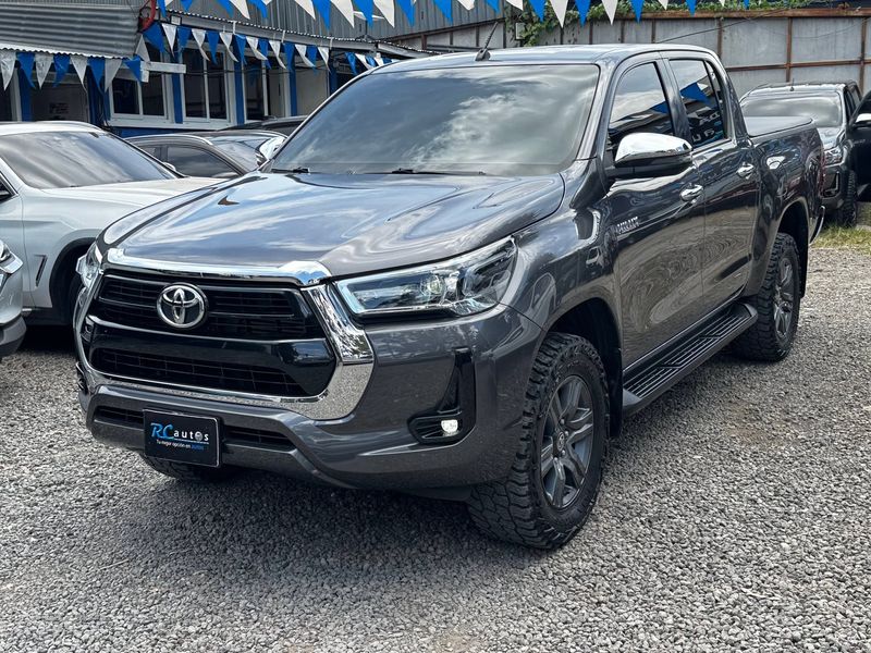 TOYOTA HILUX SRV 2.8 AUTOMATICO MODELO 2023 CON RECORD DE AGENCIA