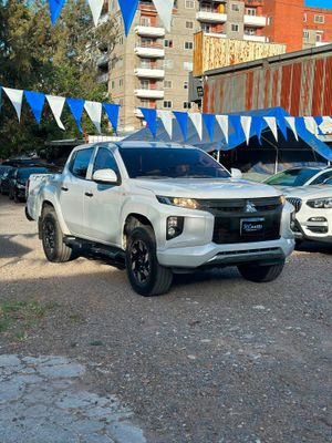 MITSUBISHI L200 GLX SPORTERO 4x4 MODELO 2022 MECÁNICO DE AGENCIA