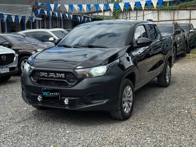 RAM 700 SLT 2025 CON RECORD DE AGENCIA ÚNICO DUEÑO