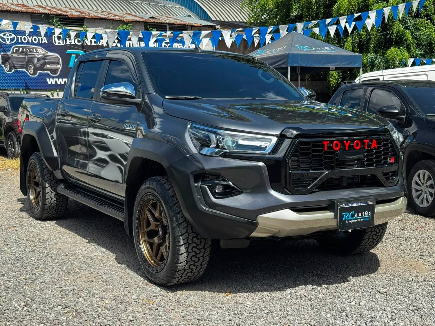 HERMOSO TOYOTA HILUX SR 2027 PARA KILOMETRAR, CONVERSIÓN GR AUTOMATICO DE AGENCIA, SOLO 300 KMS