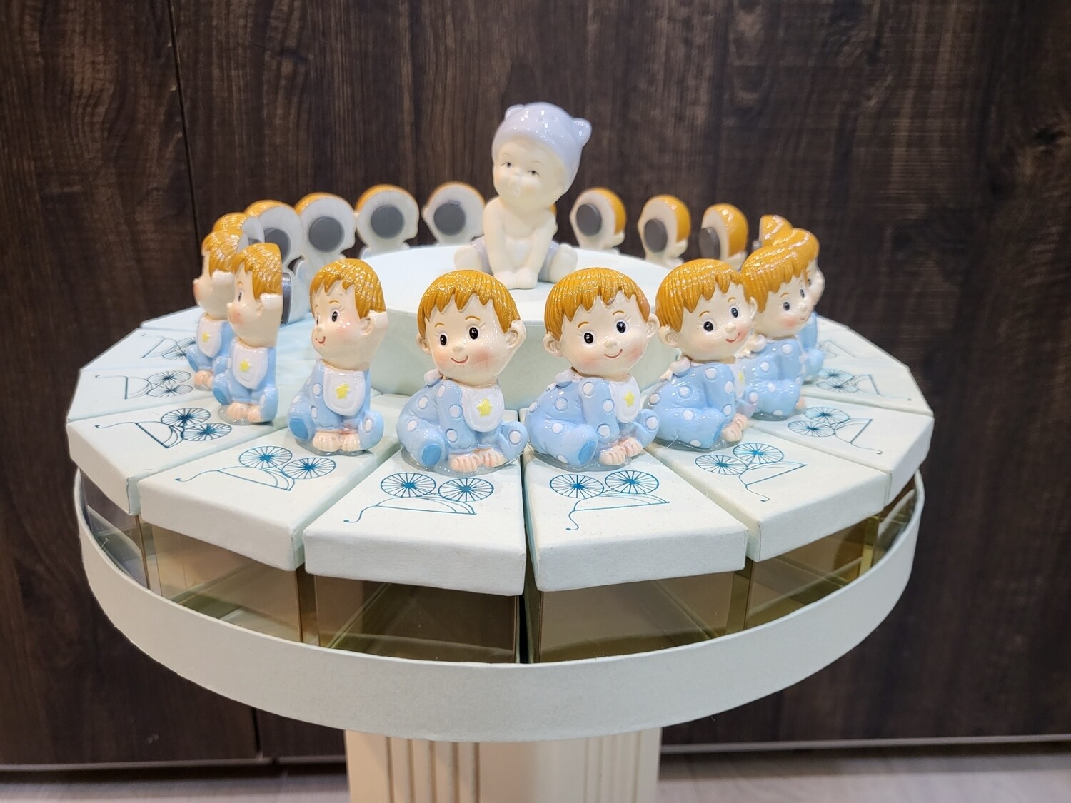 torta con 18 magneti e centrale torta