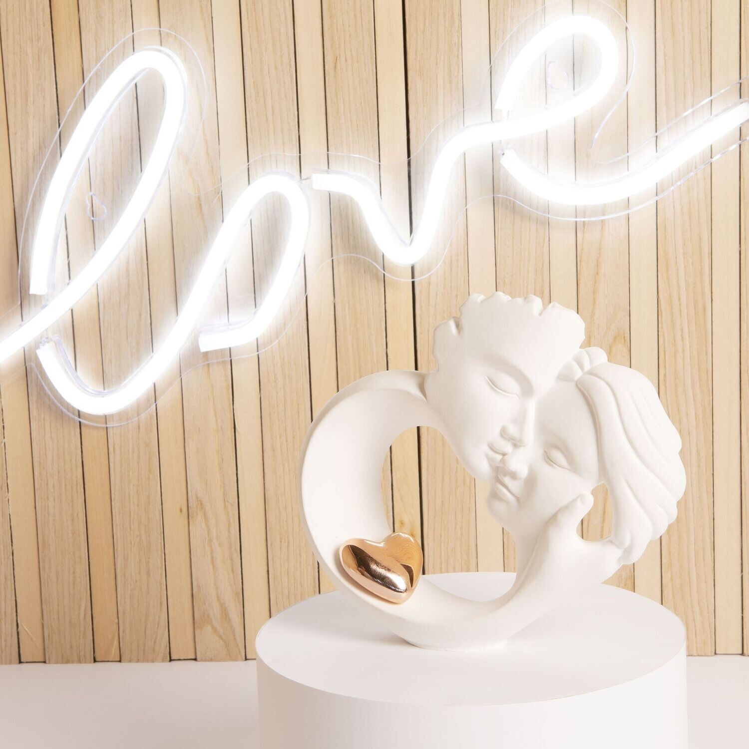 Claraluna - Statua Coppia Innamorati con Cuore Oro Rosa 24174