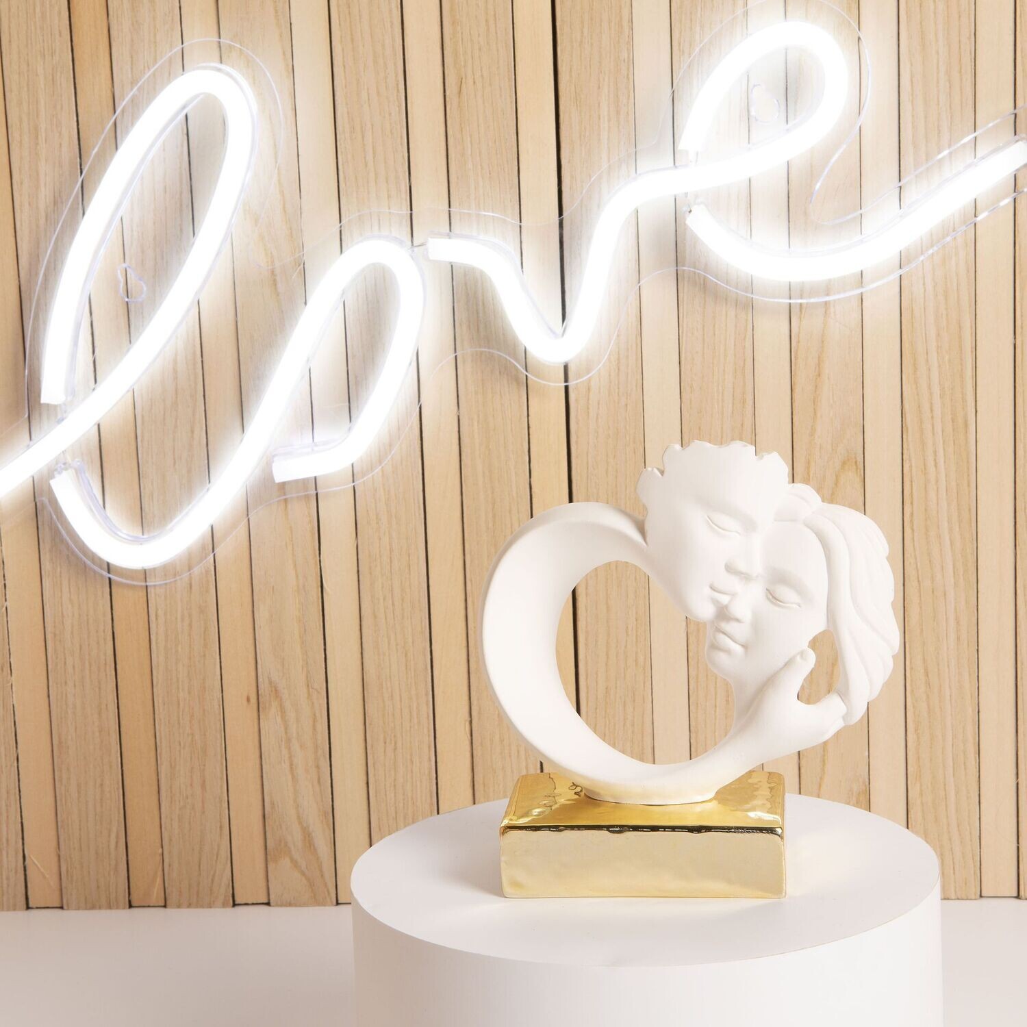 Claraluna - Statua Coppia Innamorati con Base Oro