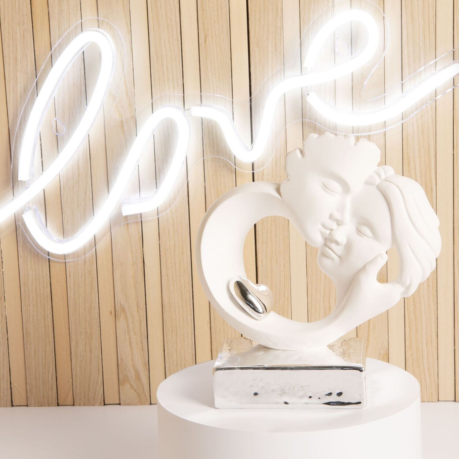 Claraluna - Statua Coppia Innamorati con Cuore e Base Silver