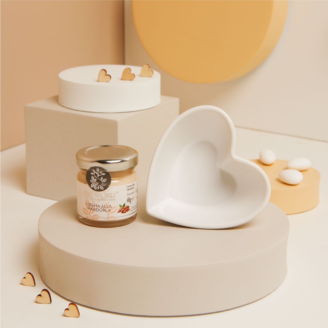 Claraluna - Ciotolina forma cuore con crema alle mandorle 25094