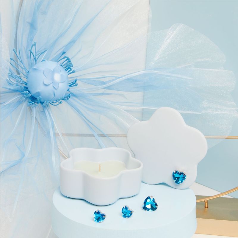 Claraluna - Scatolina forma fiore azzurra con cuore e candela 25352CAND