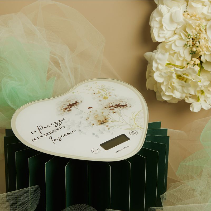 Bilancia a forma di cuore  con decoro floreale verde