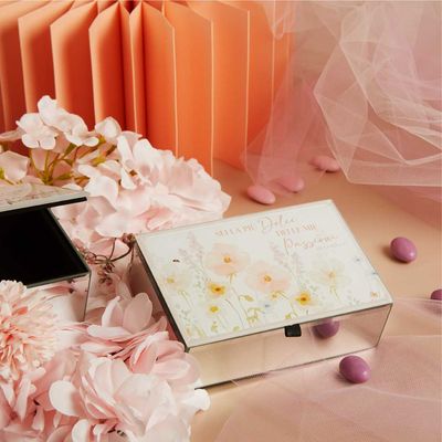 Scatola portagioie con decoro floreale rosa