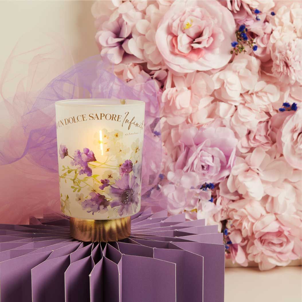 Lampada a led con decoro floreale lilla