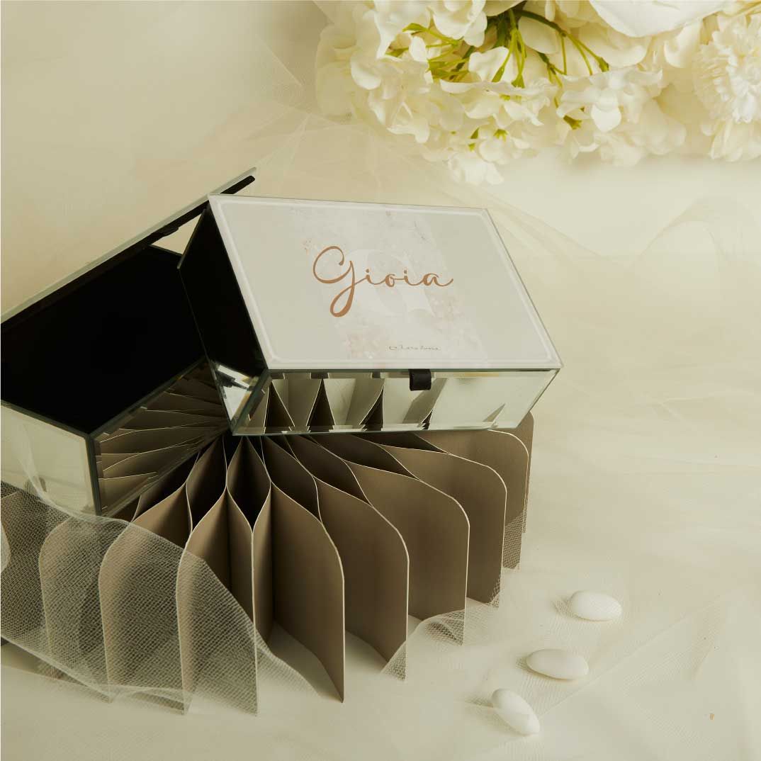 Scatola portagioie con decoro gioia