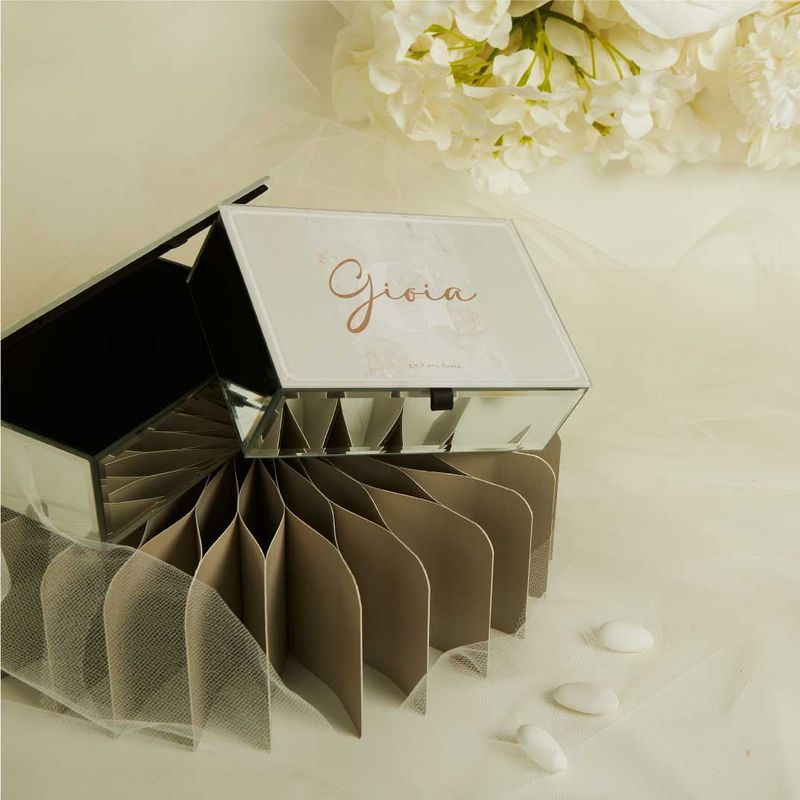 Scatola portagioie con decoro gioia