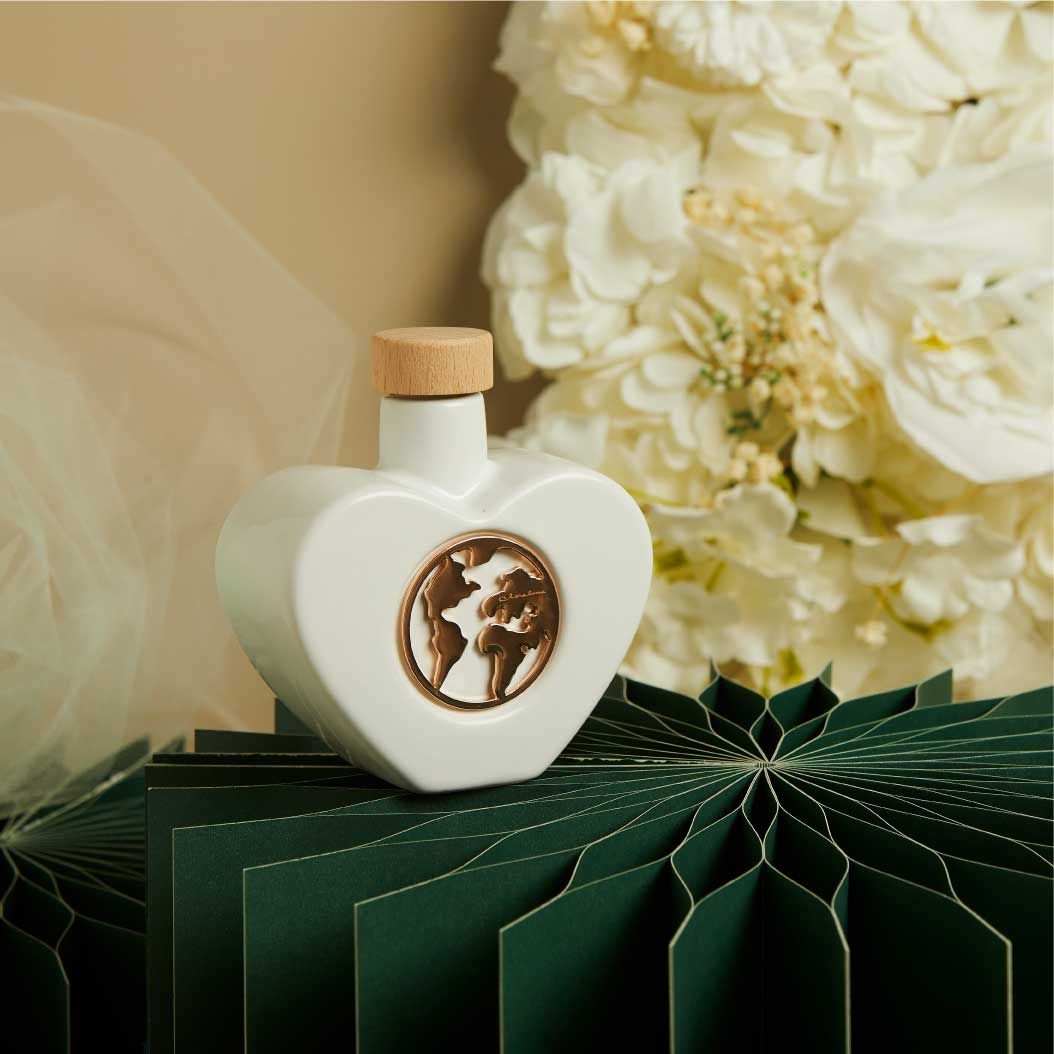 Oliera forma cuore tema mondo