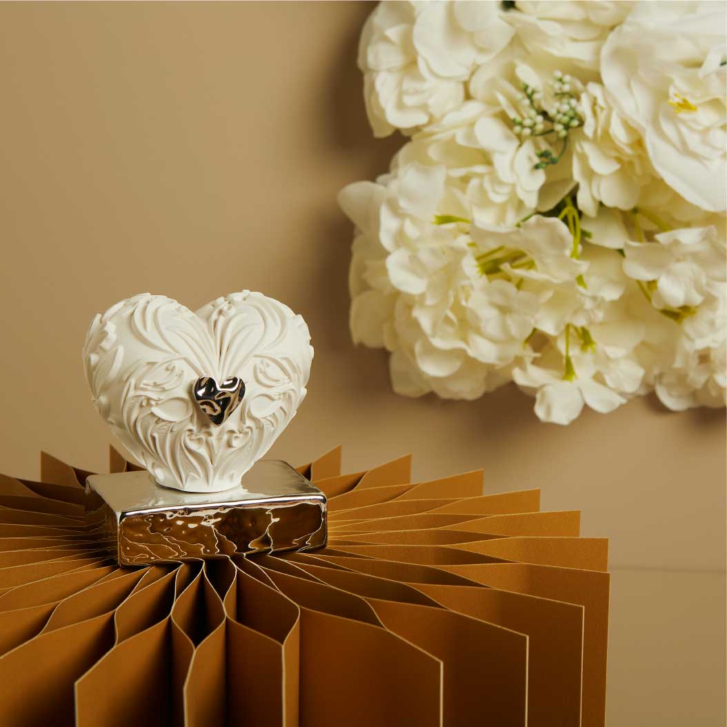 CUORE IN GESSO SU BASE CON APPLICAZIONE