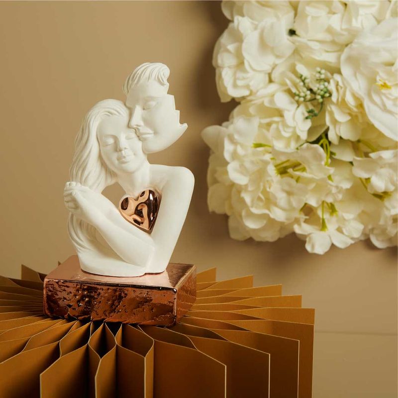 COPPIA INNAMORATI CON CUORE SU BASE