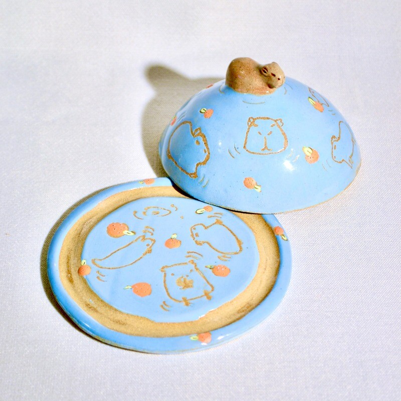 Capybara fartin incense burner