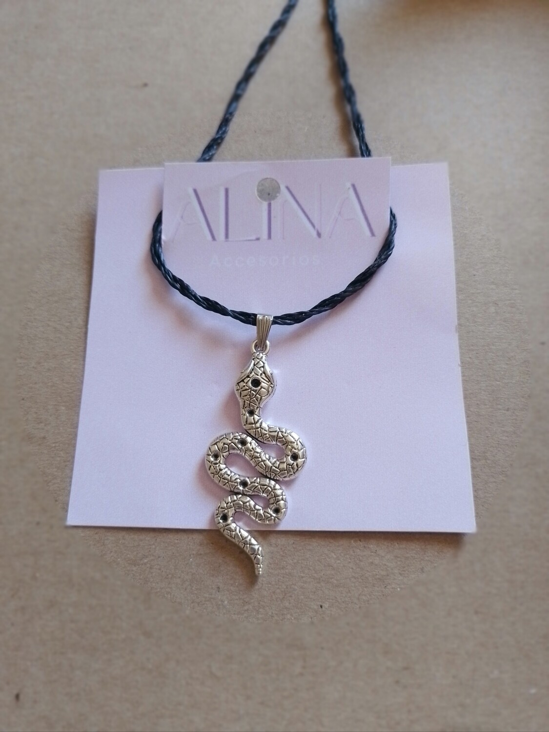 Collares Cordón negro