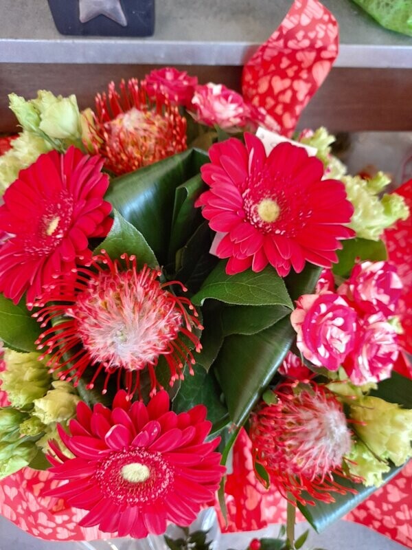 Bouquet bulle teinte de rouge