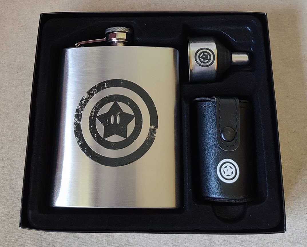 Coffret Flasque + godets et entonnoir