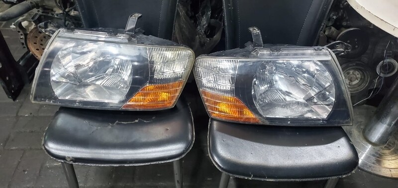 Mitsubishi Pajero 2005 in used condition headlight 