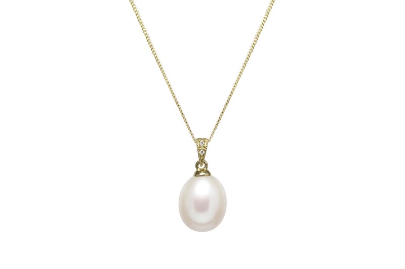 Pearl And Diamond Pendant Yellow Gold
