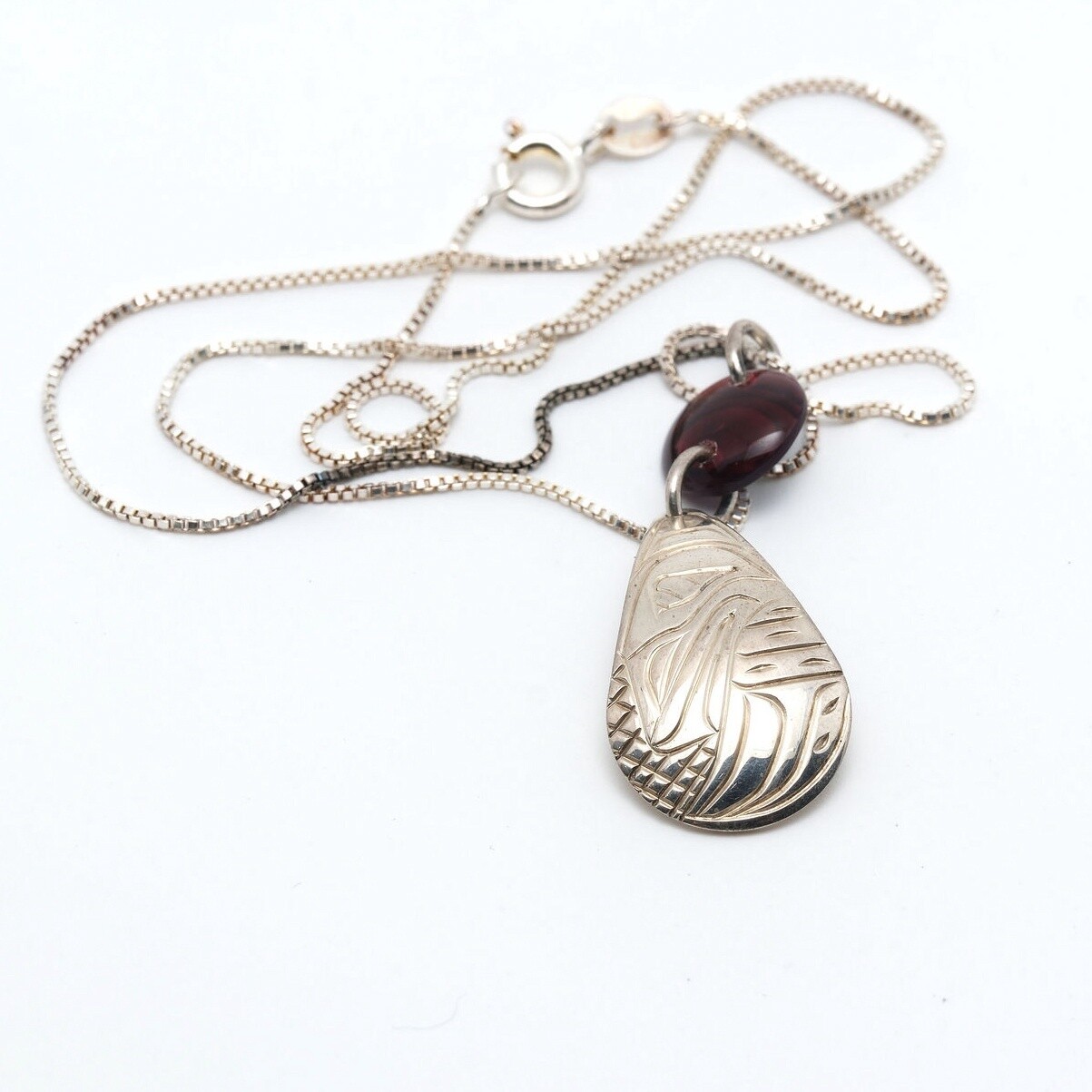 PENDANT SILVER & RED W/SHELL DROP
