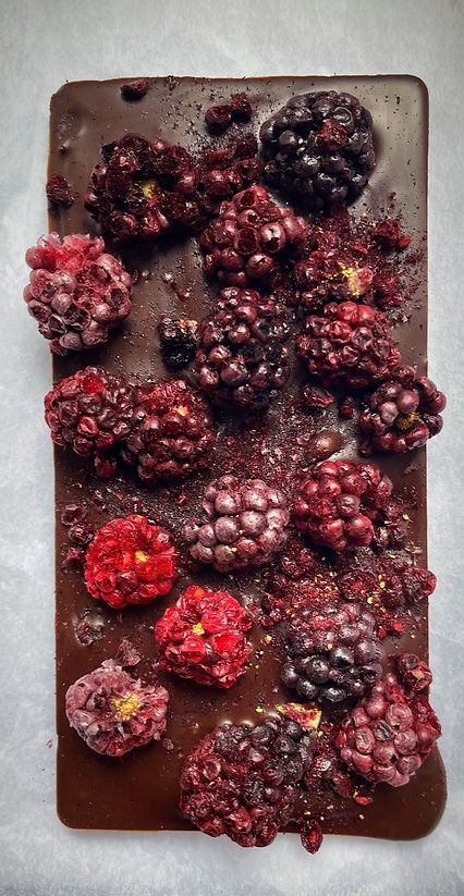 CHOCOLATE WITH WHOLE FRUIT