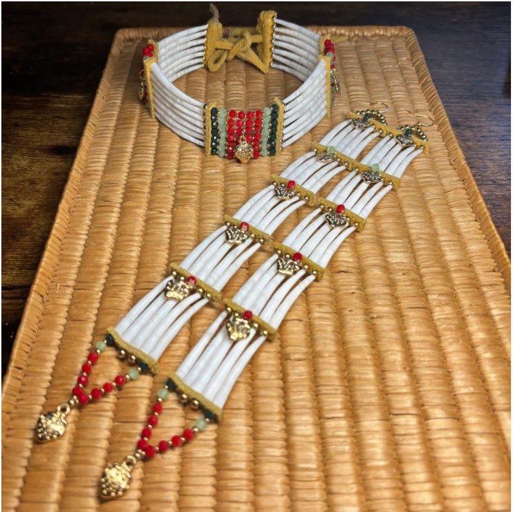 STRAWBERRY SOVEREIGNTY - DENTALIUM CHOKER &amp; EARRING SET