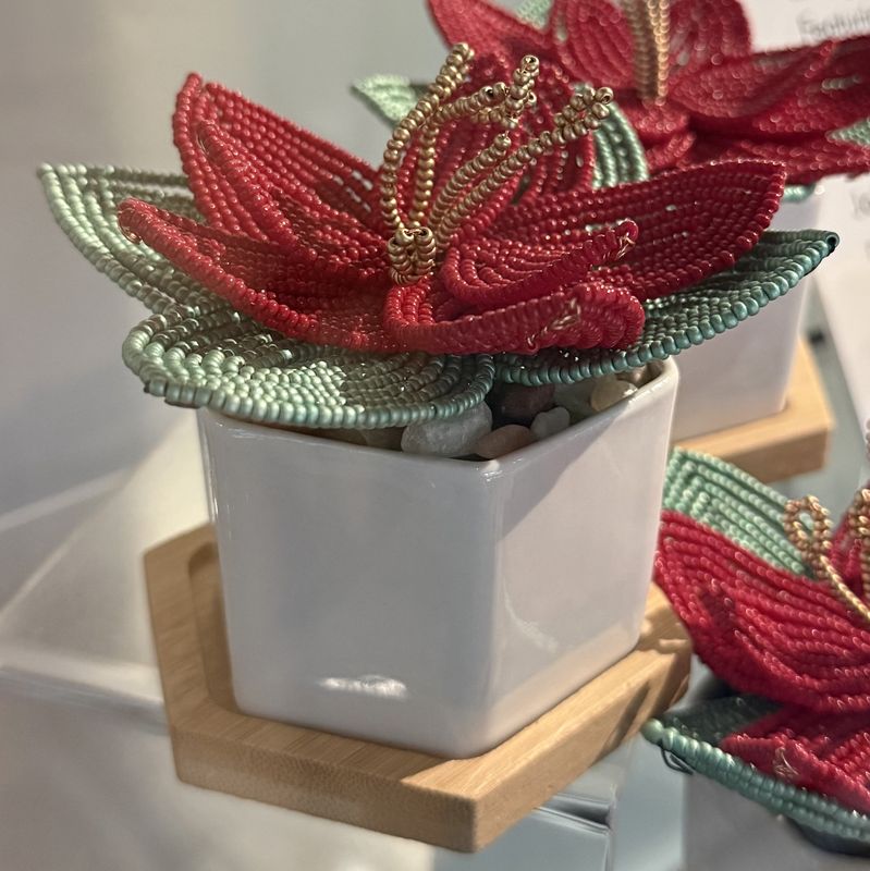 SPAQEM FLOWER POINSETTIAS BEADED