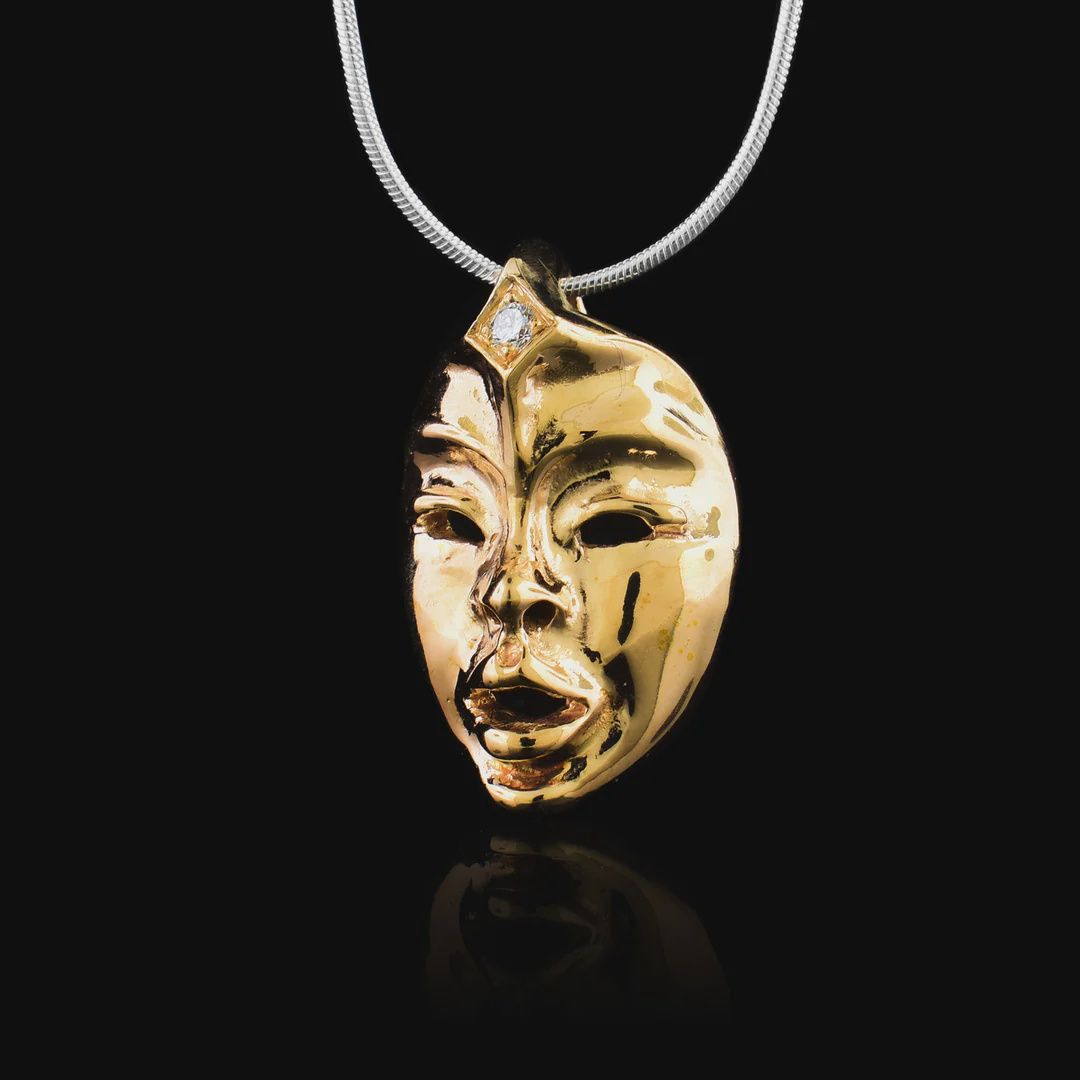 TINY SEER PORTRAIT MASK - CULTURED DIAMOND WHITE