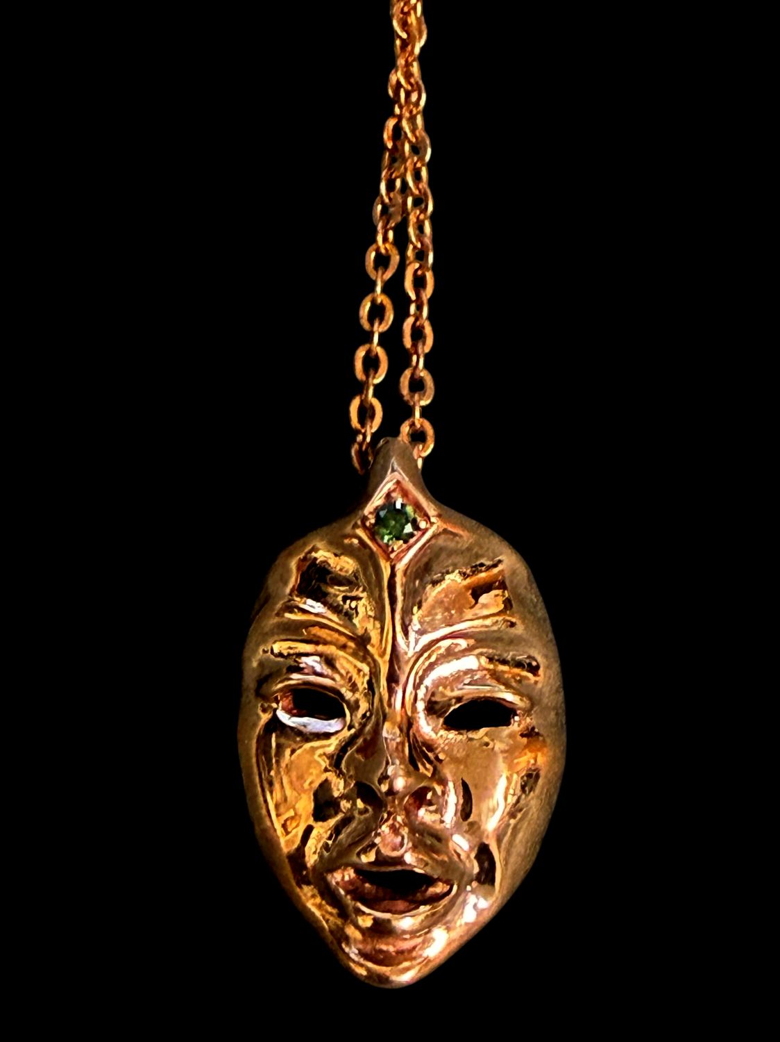 TINY SEER PORTRAIT MASK - CULTURED DIAMOND GREEN