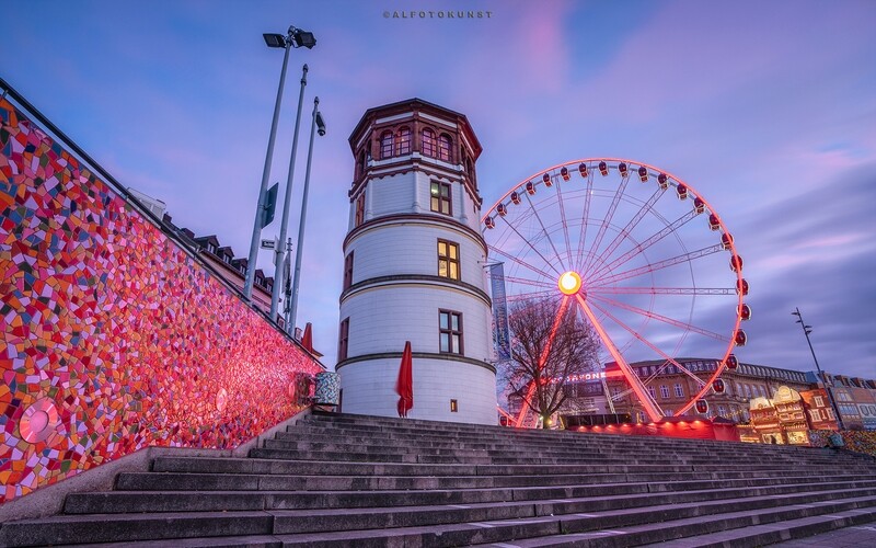 Wandbild Düsseldorf - Wheel of Vision: Roter Zauber Wandbild Düsseldorf - Wheel of Vision: Roter Zauber