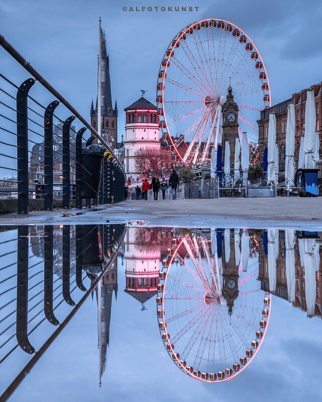 Wandbild Düsseldorf - Wheel of Vision: Pfützenspiel (Hochformat) Wandbild Düsseldorf - Wheel of Vision: Pfützenspiel (Hochformat)