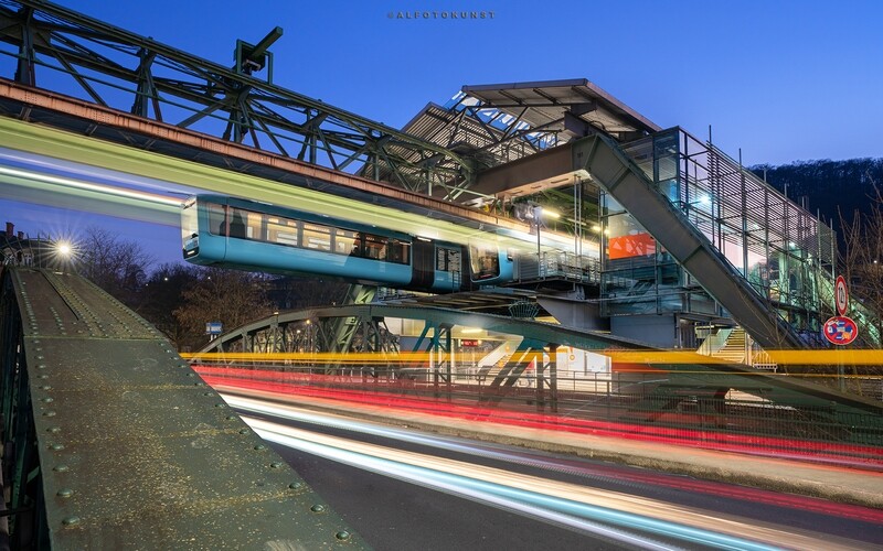 Wandbild Wuppertal - Schwebebahn: Light Trails 3 Wandbild Wuppertal - Schwebebahn: Light Trails 3