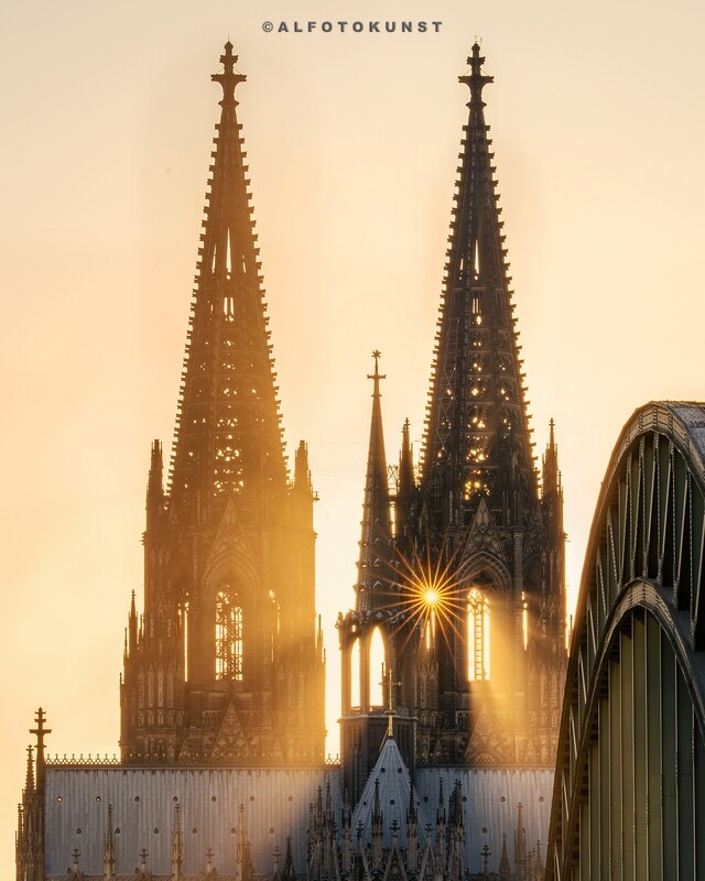 Wandbild Köln - Domspitzen im Sonnenuntergang (Hochformat)