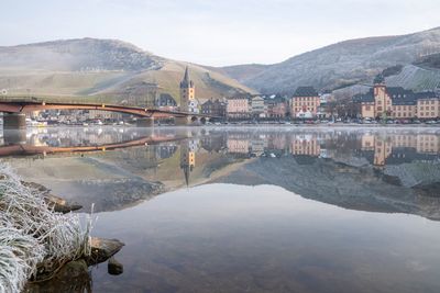 Wandbild Sagenhafte Eifel - Frostiger Morgen in Bernkastel-Kues