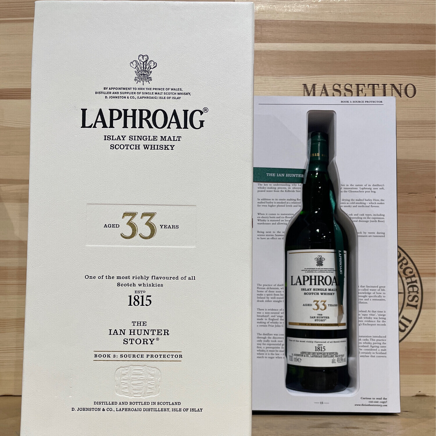 Single Malt Scotch Whisky Laphroaig 33 anni " Ian Hunter Chapter 3 "