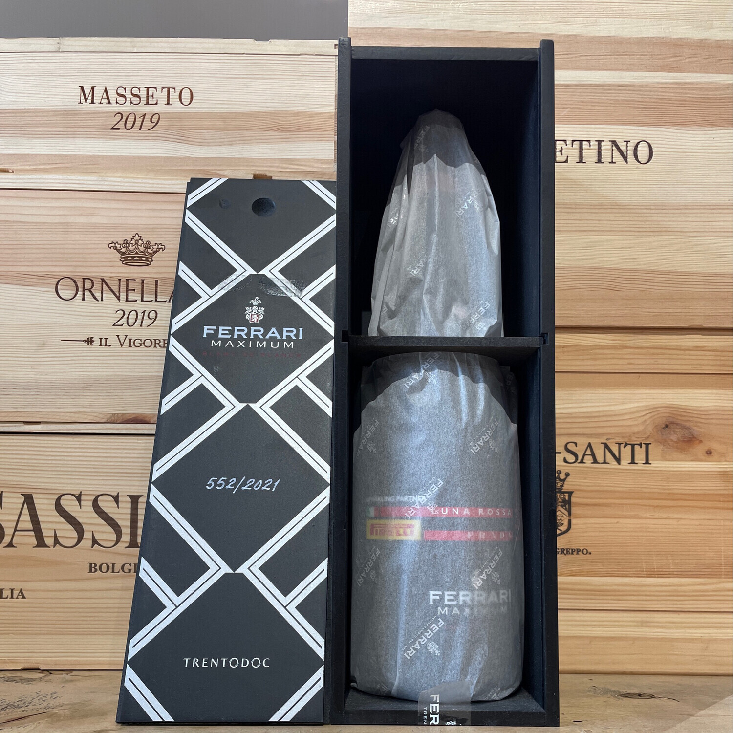 Spumante Ferrari " Luna Rossa special edition " Magnum 1,5 lt