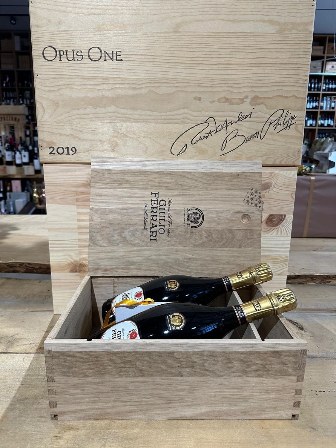 Spumante " Giulio Ferrari " edizione limitata 2002 cassetta in legno 2 bottiglie