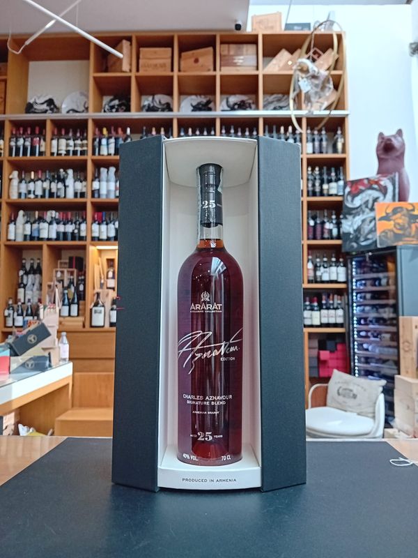 Brandy Ararat 25 anni