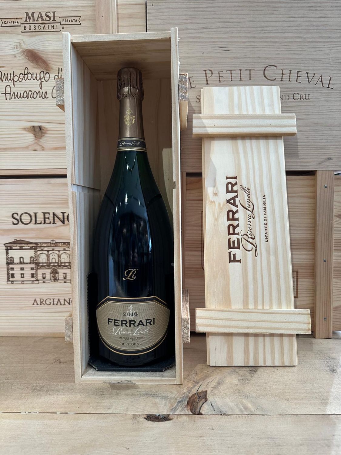 Spumante Ferrari " Riserva Lunelli " 2016 magnum 1.5 lt in cassa di legno