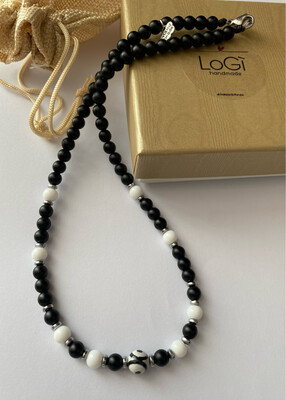 Collana black and white