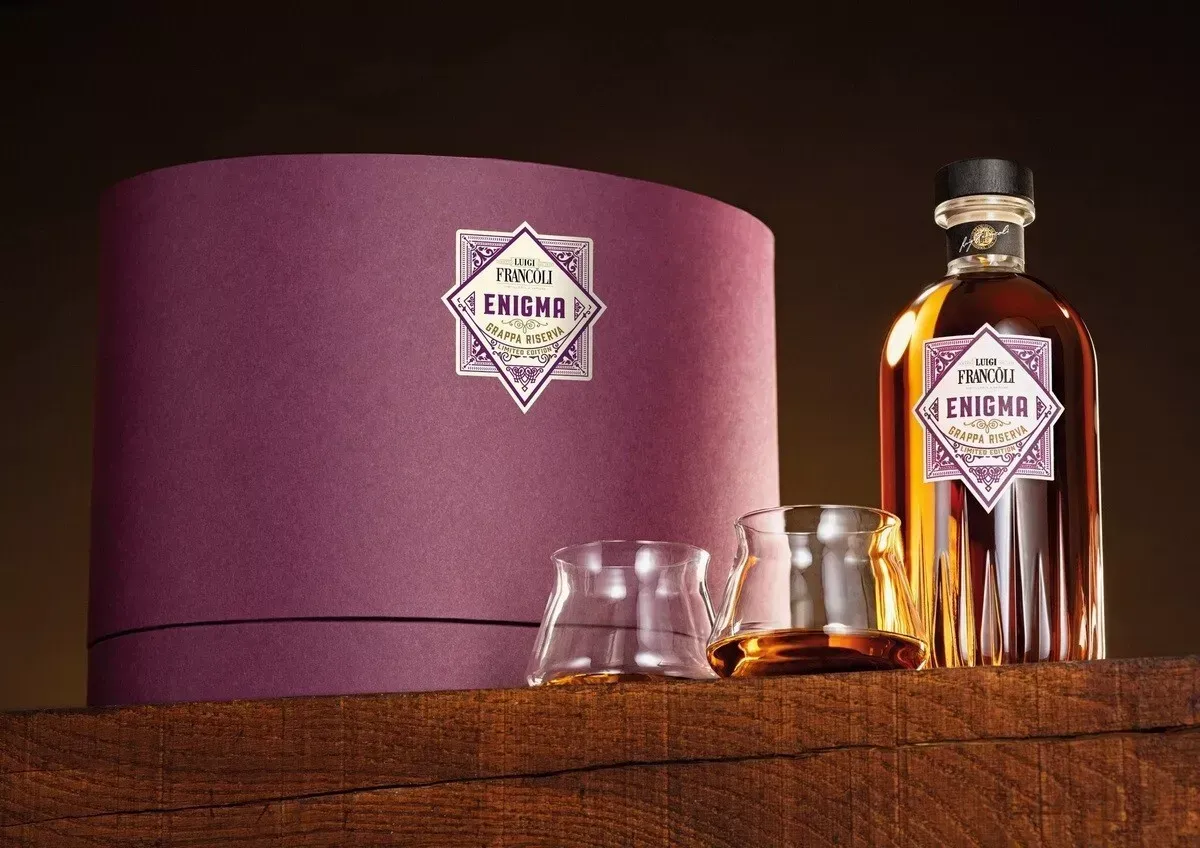 GRAPPA  RISERVA ENIGMA LUIGI FRANCOLI 40% VOL CL 70 ASTUCCIATA + 2 BICCHIERI GRAPPA  RISERVA ENIGMA LUIGI FRANCOLI 40% VOL CL 70 ASTUCCIATA + 2 BICCHIERI