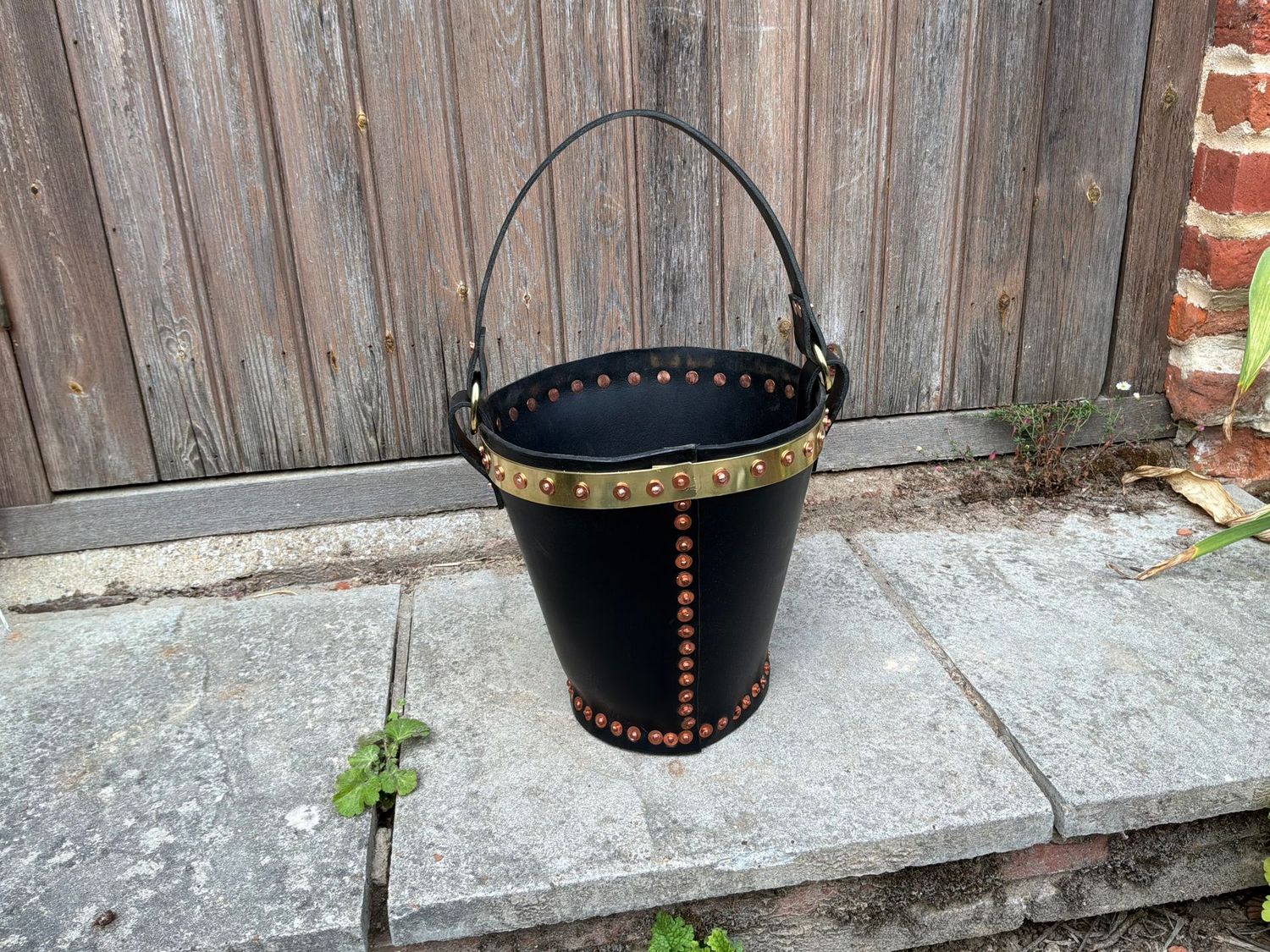 Victory Leather Bucket