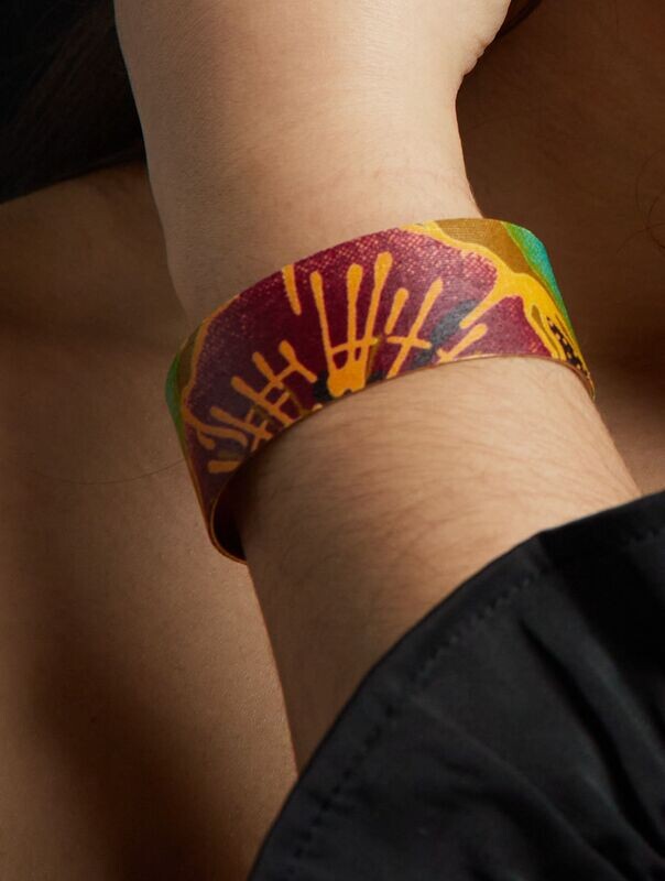 Manchette Thalya
Rouge, jaune, vert et marron