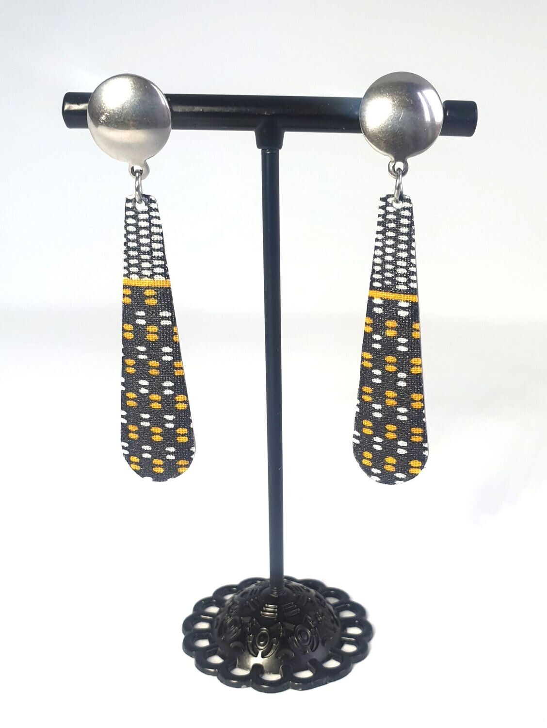Boucles d'oreilles Kilia
Noir à motifs blancs et jaunes