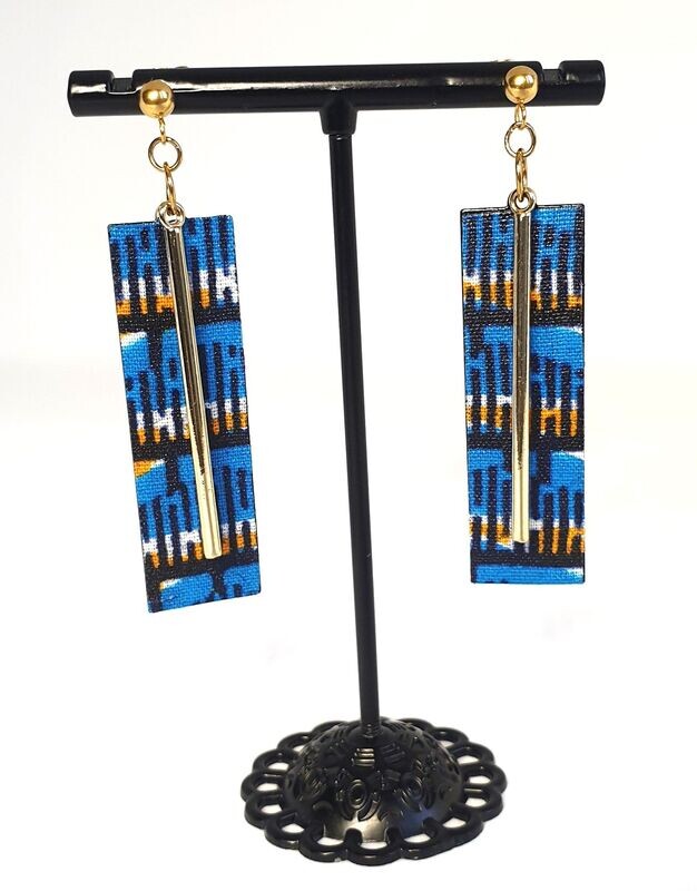 Boucles d'oreilles
Bleu azur et orangé à motifs Boucles d'oreilles
Bleu azur et orangé à motifs