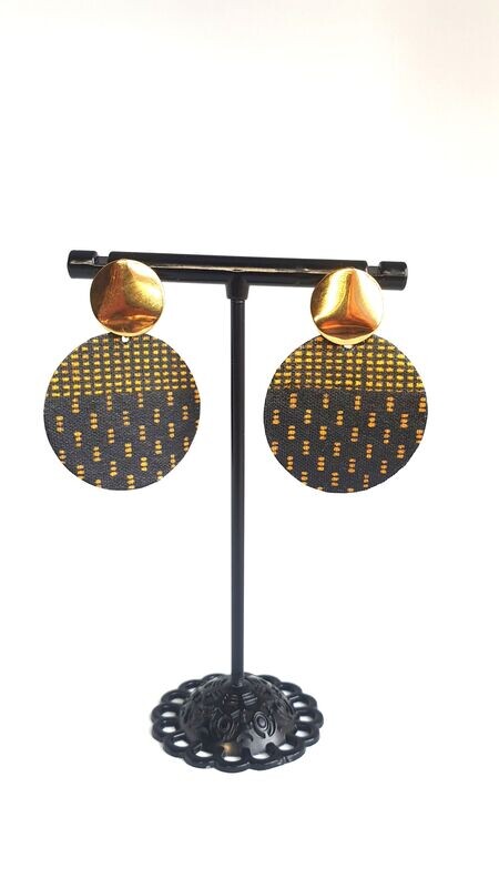 Boucles d'oreilles Dali
Noir et ocre Boucles d'oreilles Dali
Noir et ocre